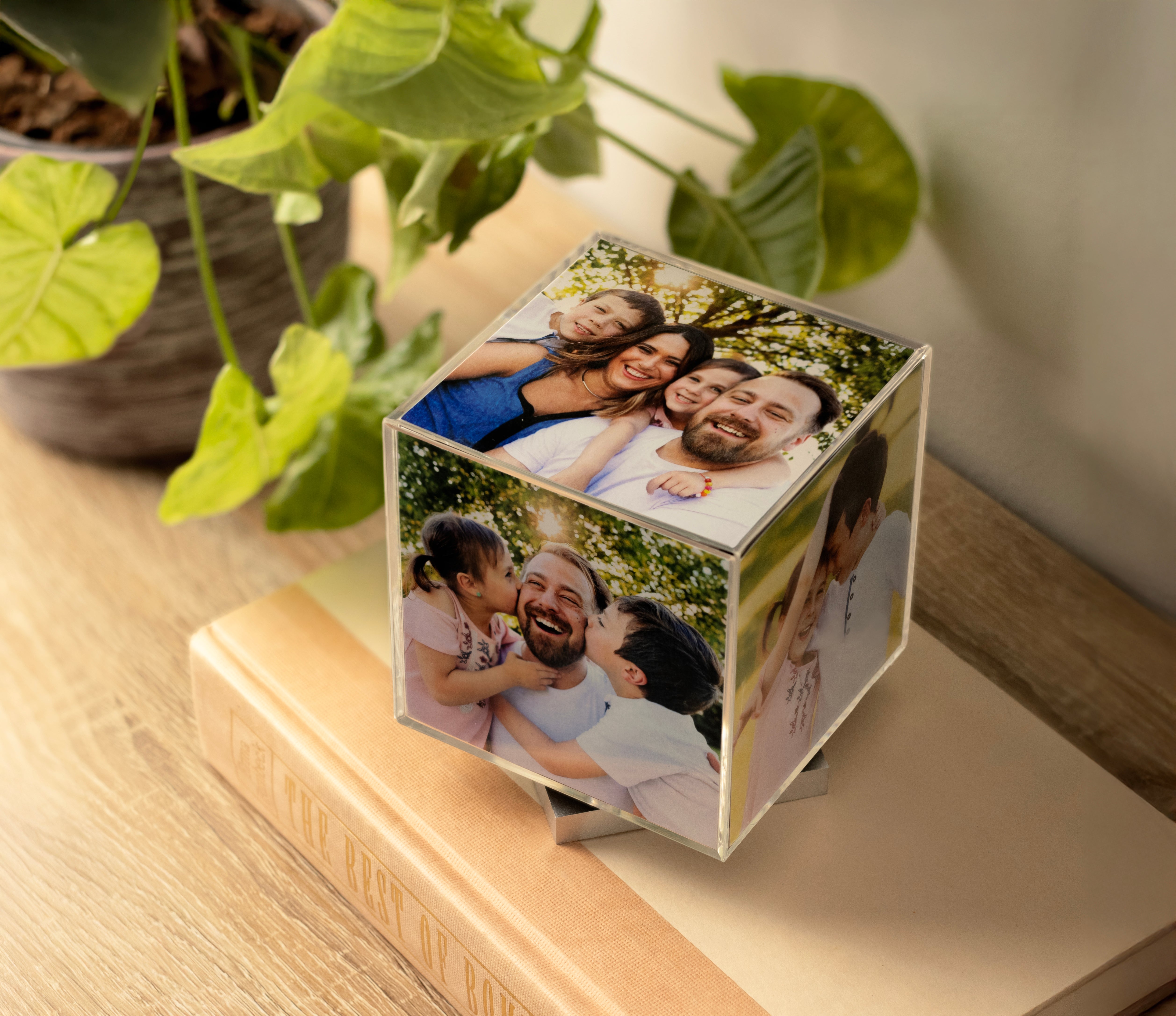 Spinning Photo Cubes